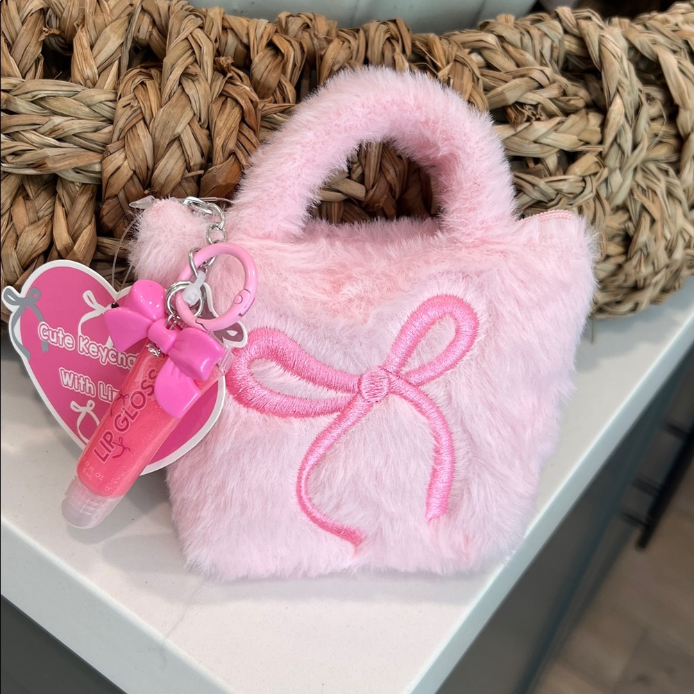 🎀CUTE. Keychain Bag With Lip Gloss.